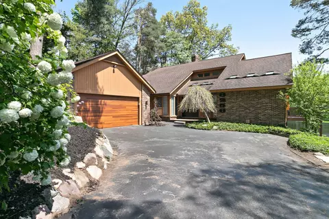 8256 Fawn Valley Dr, Independence, MI 48348