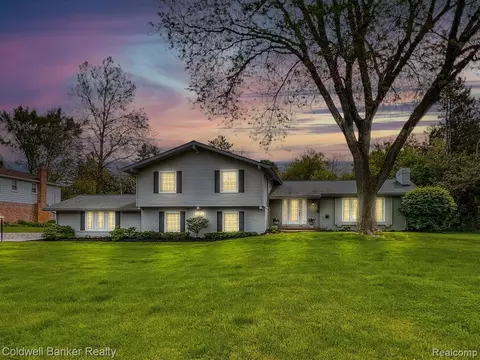 3765 Thornbrier Way, Bloomfield Hills, MI 48302