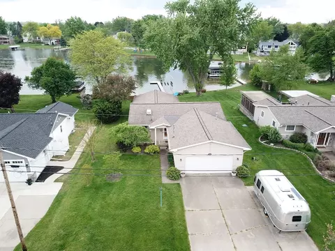 141 Claremont Cir, Columbia, MI 49230