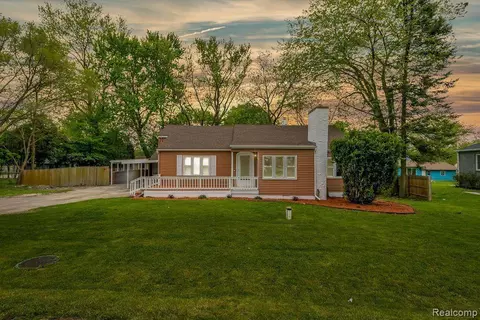 3422 Hull Ave, Flint, MI 48507