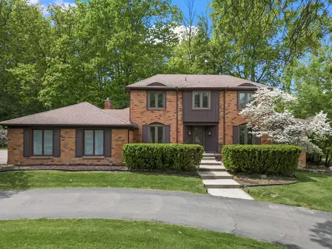 4734 Hardwoods Dr, West Bloomfield, MI 48323
