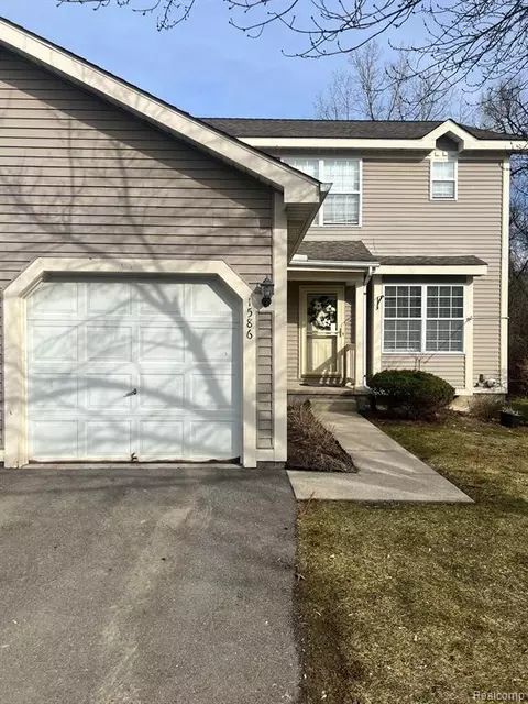 1586 Golden Ln, Ypsilanti, MI 48198