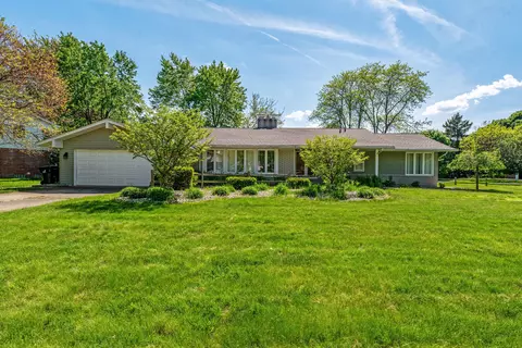 29150 Oak Point Dr, Farmington Hills, MI 48331