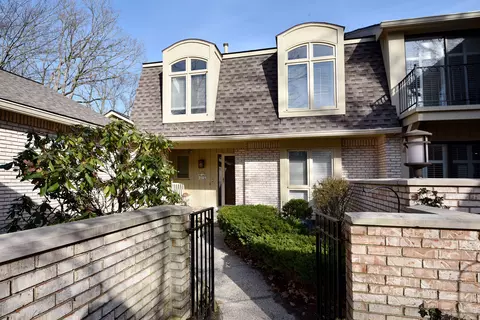 1117 Ivyglen Cir, Bloomfield Hills, MI 48304