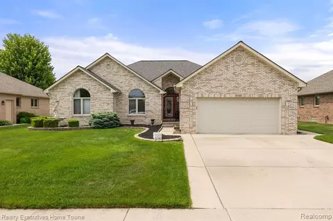 50381 Murray Dr, Macomb, MI 48044
