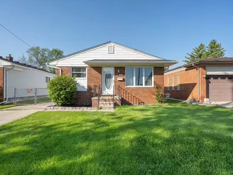 23939 Elmira St, Saint Clair Shores, MI 48082