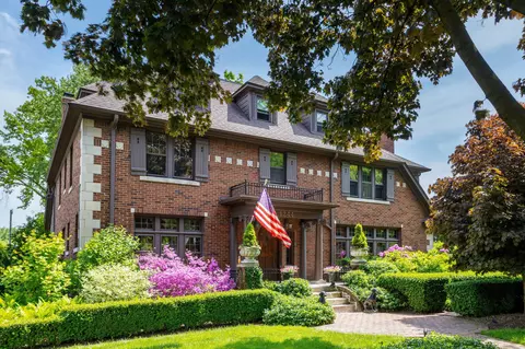 1244 Three Mile Dr, Grosse Pointe Park, MI 48230