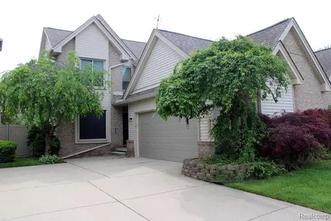 1057 1st St, Wyandotte, MI 48192