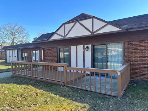 29900 Grand Oaks Dr UNIT 16, Warren, MI 48092