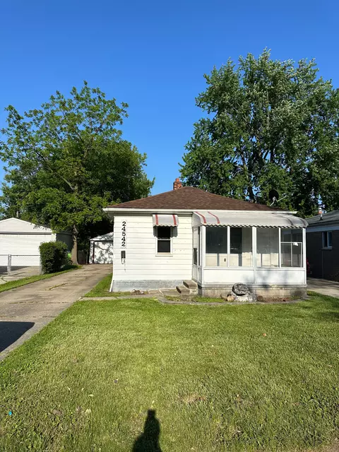24542 Valley Ave, Eastpointe, MI 48021