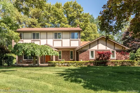 2971 Acorn Rd, Bloomfield Hills, MI 48302