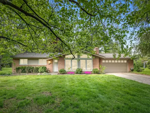 344 Kirk Lane Dr, Troy, MI 48084