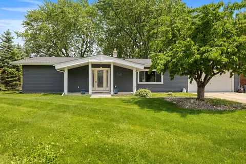 35336 Rockingham Dr, Sterling Heights, MI 48310