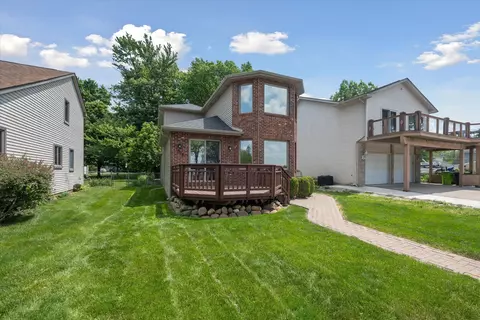 1515 E Lake Dr, Novi, MI 48377