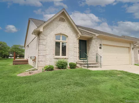 35287 Kings Forest Blvd, Clinton Township, MI 48035