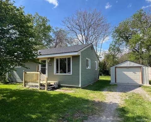 3259 Berent St, Burton, MI 48529