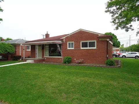 2208 Churchill Ave, Trenton, MI 48183