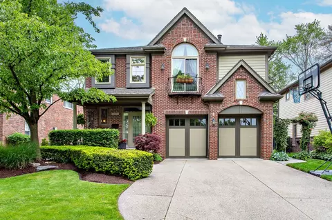 10054 Ludlow Ave, Huntington Woods, MI 48070