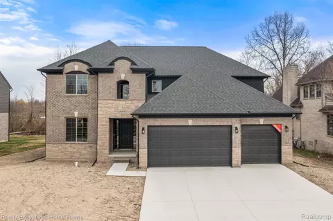 54370 Coachford Dr, New Baltimore, MI 48047