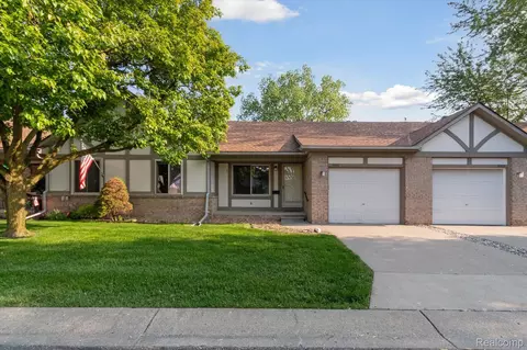 15925 Magnolia Dr N, Clinton Township, MI 48038