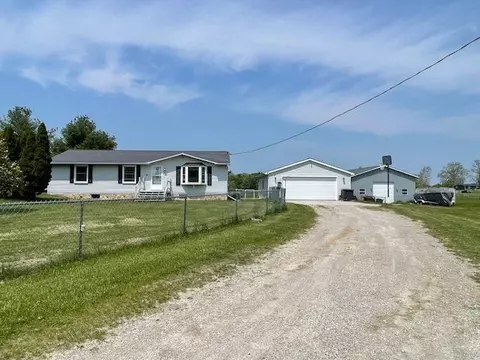 6178 Hyslop Rd, St. Clair, MI 48079