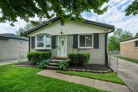 35071 Kirby St, Clinton Township, MI 48035