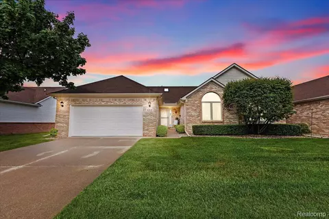 589 Snowbird Cir E, St. Clair, MI 48079