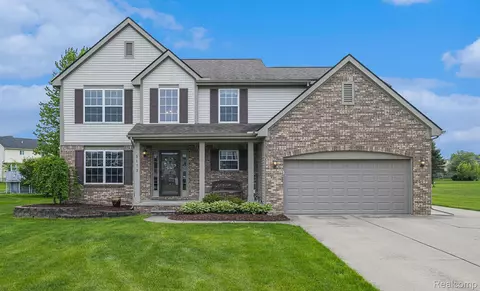 5172 Concordia Dr, Grand Blanc, MI 48439