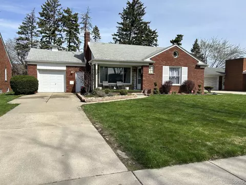 8109 Menge, Center Line, MI 48015