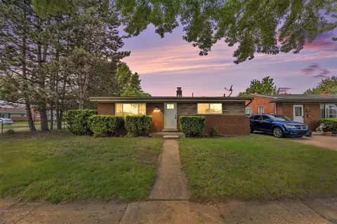 1720 Westbrook Dr, Madison Heights, MI 48071