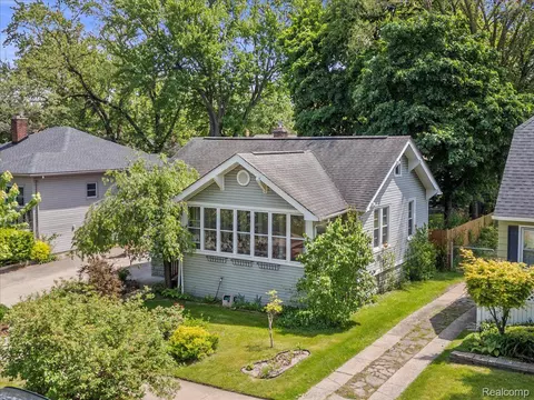 240 E Lewiston Ave, Ferndale, MI 48220