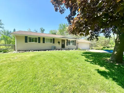530 W Norway Lake Rd, Lapeer, MI 48446