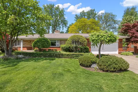 22241 Grossedale St, Saint Clair Shores, MI 48082