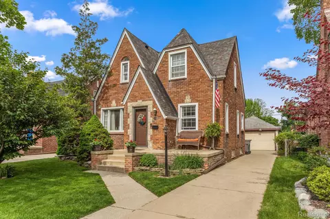 335 Nash St, Dearborn, MI 48124