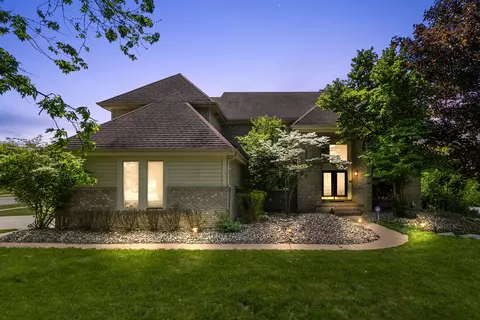 6690 Torybrooke Cir, West Bloomfield, MI 48323