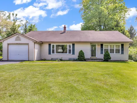 4685 Westlawn Pkwy, Waterford, MI 48328