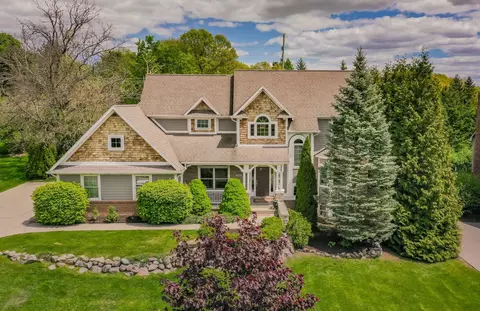 6803 Canterbury Ln, Independence, MI 48348