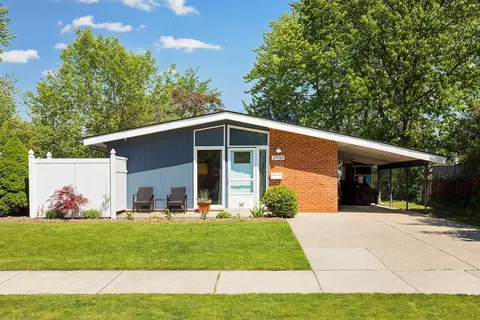 29560 Fairfax St, Southfield, MI 48076
