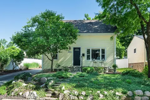508 Quarter St, Rochester, MI 48307