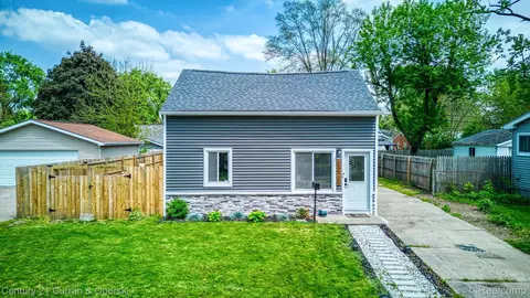 23120 Rensselaer St, Oak Park, MI 48237