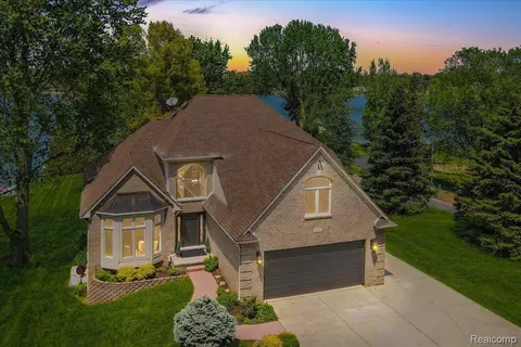 1578 Lake Metamora Dr, Metamora, MI 48455