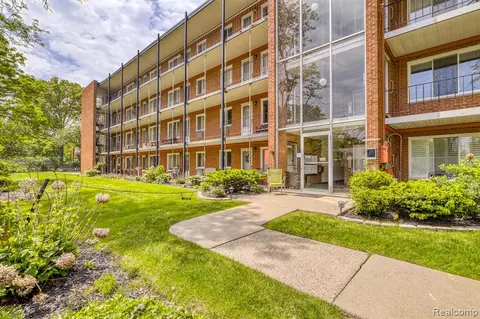 2820 Woodslee Dr # 405, Royal Oak, MI 48073