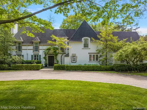 1123 E Glengarry Cir, Bloomfield Hills, MI 48301