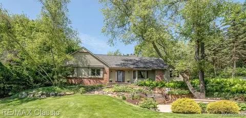 7571 Kilkenny Dr, Brighton, MI 48116