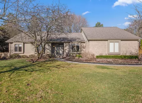 5700 Ridgewood Rd, West Bloomfield, MI 48322