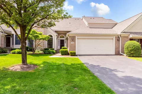 16837 Lochmoor Cir E #11, Northville, MI 48168