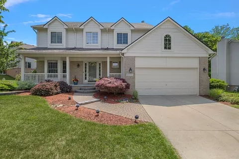 43115 Sandstone Dr, Novi, MI 48377