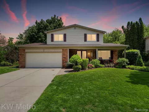 5622 Casper Dr, Troy, MI 48085
