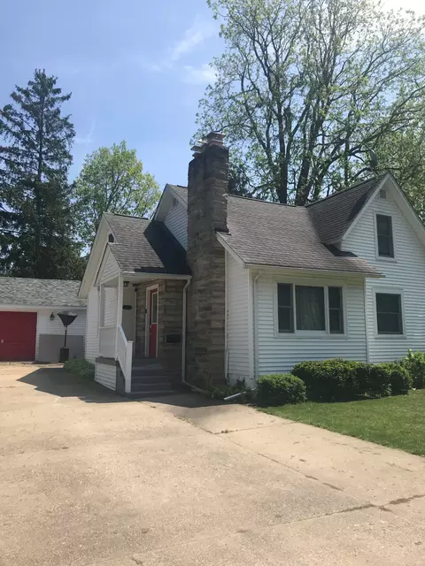 209 Center St, Holly, MI 48442