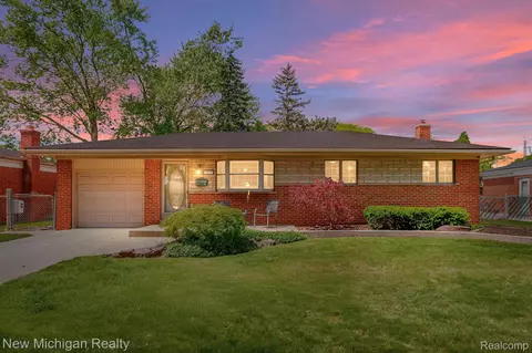 27039 Pleasant Dr, Warren, MI 48088